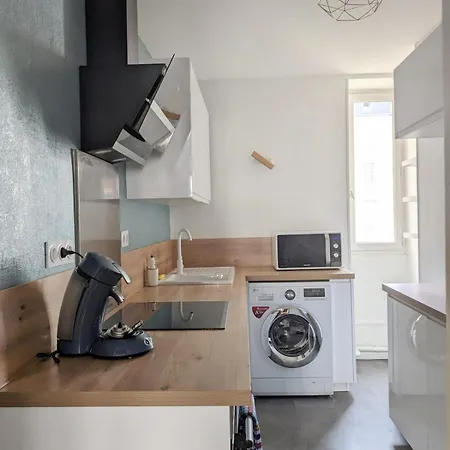 Le Burgundy Apartment